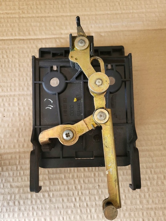 фото №2, 7915/3 ручка внутренняя крышки зад audi 100 c4 a6 s6