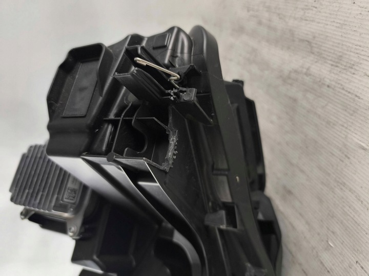 фото №12, Tesla модель y juniper 2025- лампа правая полный led - европа