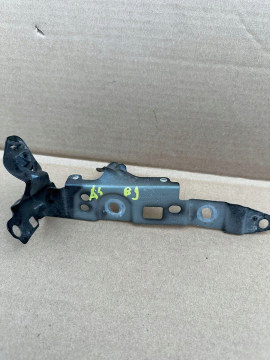 фото №1, Ковзун тримач крила лівий audi a4 b9 оригінал