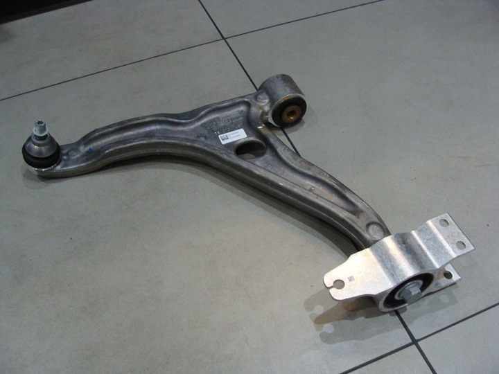 фото №7, Важіль перед лівий a2473331500 mercedes a w177