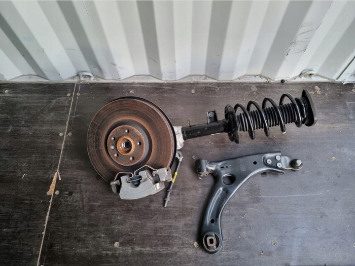 фото №1, Volvo xc40 правые перед рычаг амортизатор поворотный кулак подвешивание правые kpl