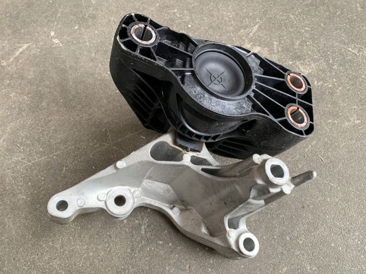 фото №6, Renault megane iv кронштейн подушка двигуна 112845852r