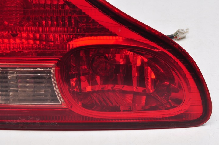 фото №3, Toyota avensis verso лампа ліва задня лівий зад w кришка багажника p2