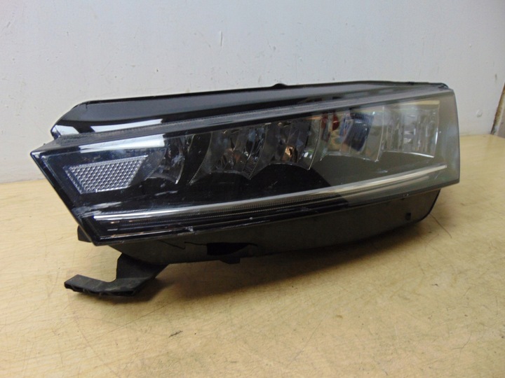 фото №3, Лампа ліва перед skoda octavia iv 5e4941015 європа