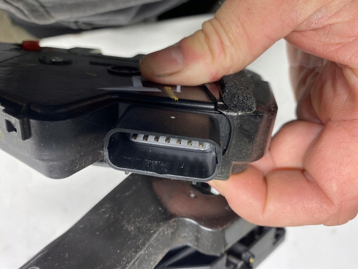 фото №4, Замок дверь левый задний kia venga 09-19 7 pin 81410-1p020