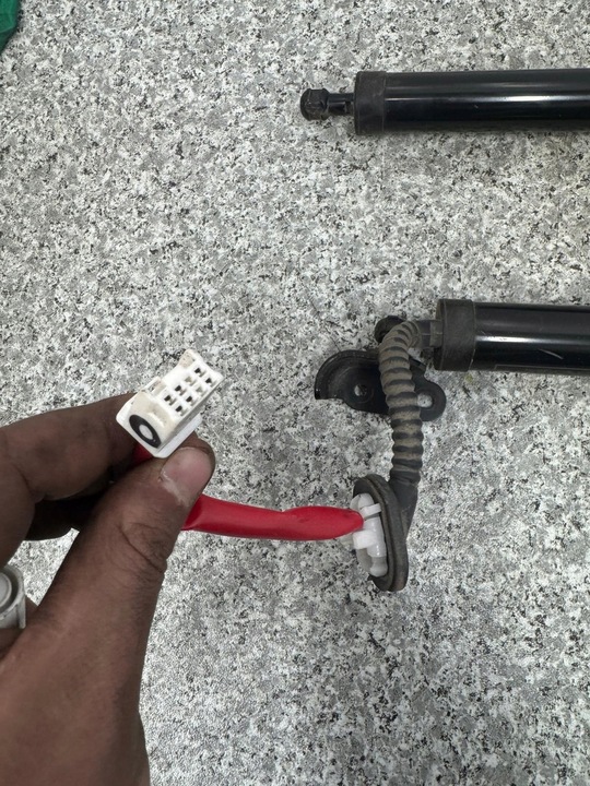 фото №9, Амортизатор крышки багажника левый правые комплект mazda cx-5 cx5 ii 2017-2021