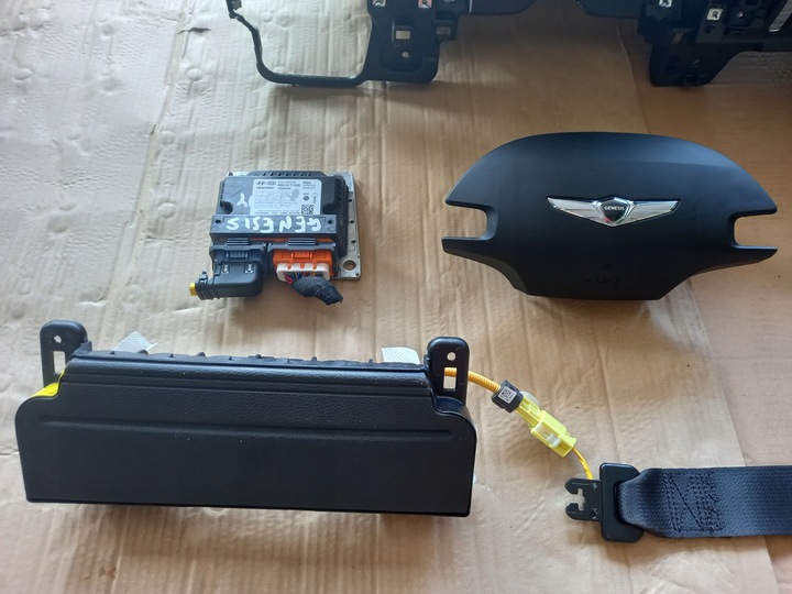 фото №7, Консоль панель датчик 3x подушка безпеки 4 ремені genesis g80