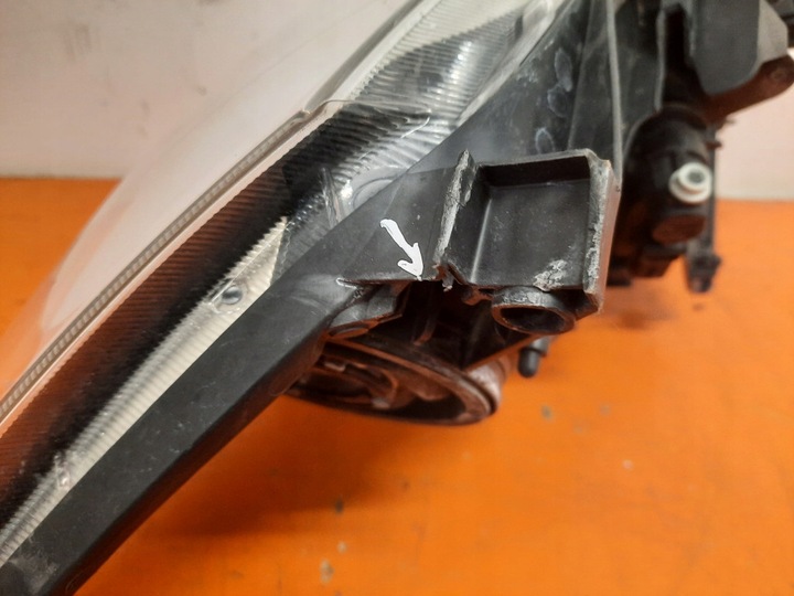 фото №12, Toyota auris 06-09 лампа правая перед фара правые переднее 81110-02470