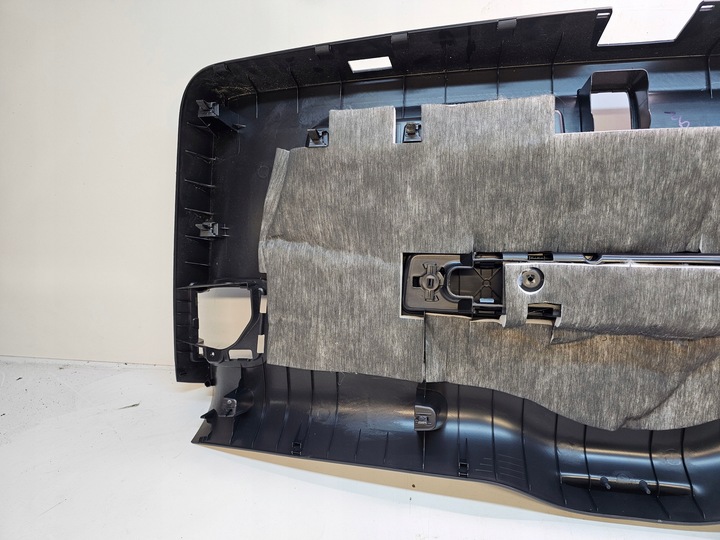 фото №8, Обивка крышки зад audi q5 8r 8r0867979b