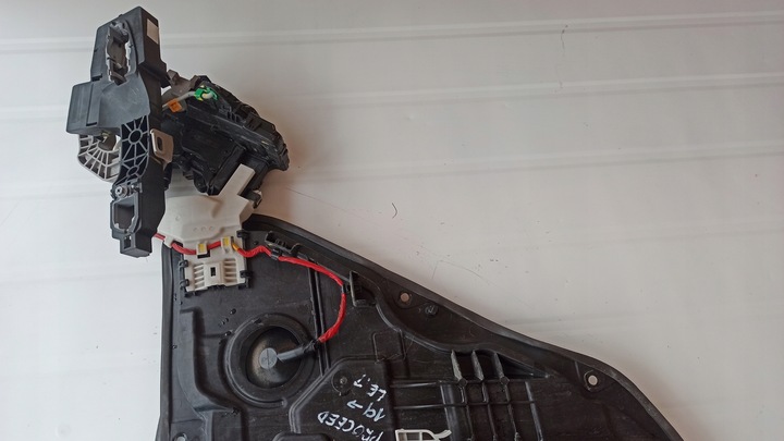 фото №8, Вкладка замок динамик дверь левый зад - proceed 2019-