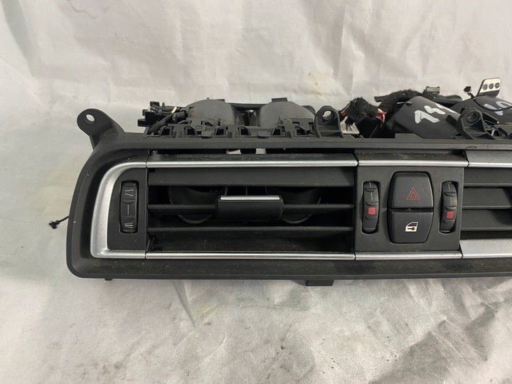 фото №8, Решітка повітропровід панелі середня oem 9115859