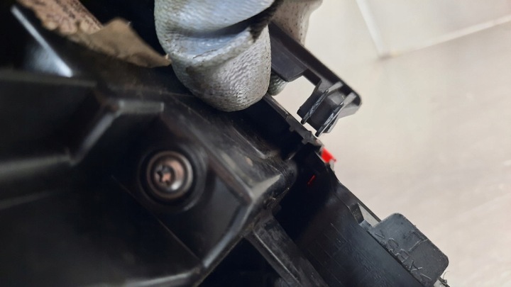 фото №13, Лампа зад задня ліва 32293876 volvo v90 пошкоджені кронштейни