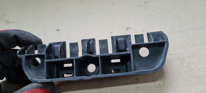 фото №1, S7 4g a7 тримач кріплення планки порогової лівий перед 4g8853921a