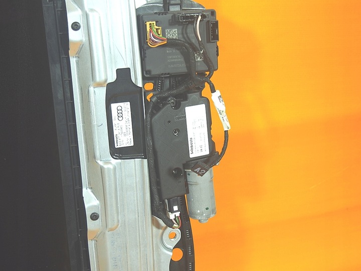 фото №12, Audi a4 8w b9 36km s line люк моторчик блок управления ролета 8w5887041a