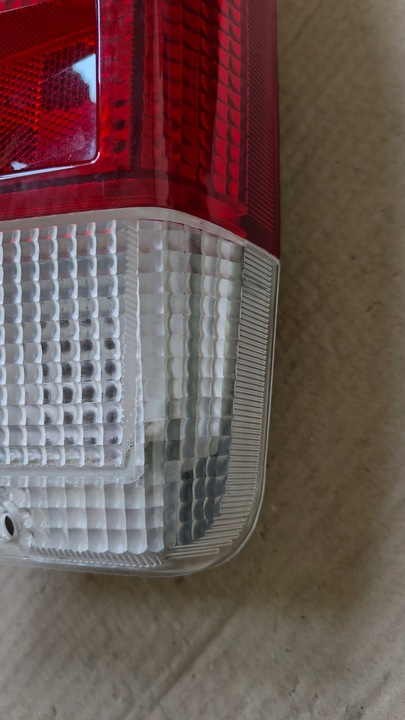 фото №9, Лампа задня права оригінальна nissan vanette c120 26520-y9525