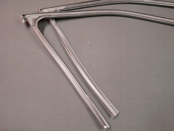 фото №7, Bmw x5 f15 прокладка направляющая стёкла дверь левый перед 7289617