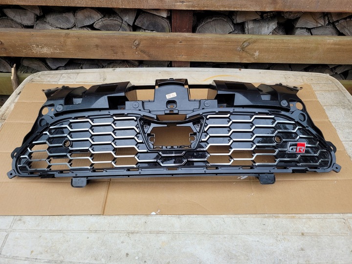 фото №1, Решётка решётка радиатора toyota yaris cross gr sport