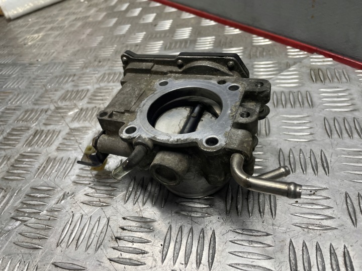 фото №8, Дроссельная заслонка 22030-28050 toyota avensis t25 2,4 vvti