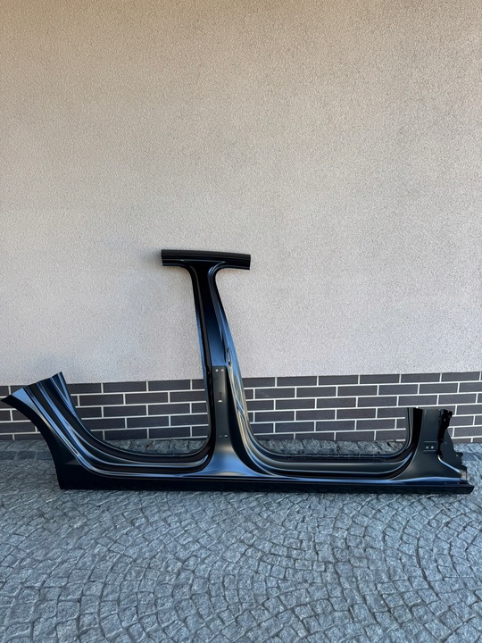 фото №1, Audi a4 b9 8w5 sedan стійка поріг правий чверть