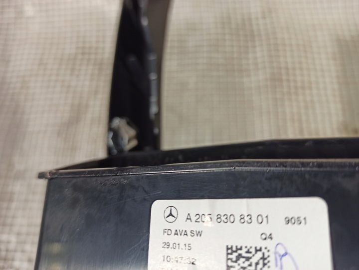 фото №7, Mercedes w205 c-klasa рамка решётка воздуховод зад a2058308301