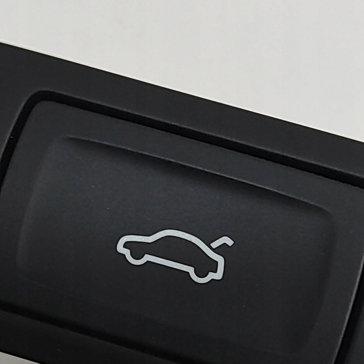 фото №6, Audi q4 sportback e-tron 2024 кнопка открывания крышки багажника