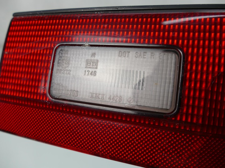 фото №9, Nissan prairie ii лампа накладка кришки багажника 93r