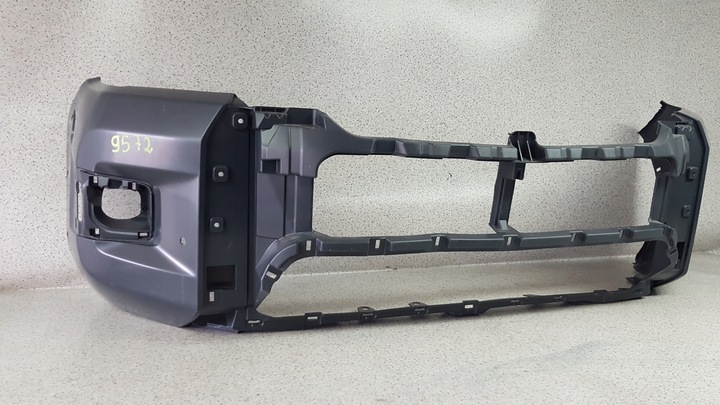 фото №1, Toyota hilux invincible 2020 - новый оригинал бампер перед 9572