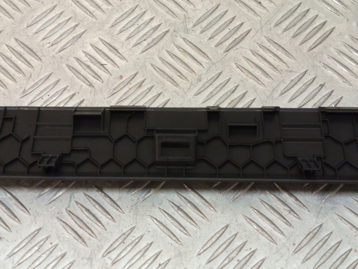 фото №8, Bmw (oem) 9639573 x2 u10 защита заглушка панели консоли