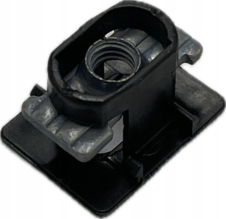 фото №1, Клипса гайка крепление внешней ручка iveco daily оригинальный номер 500321536