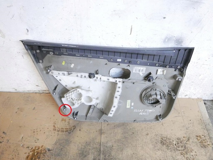 фото №10, Оббивка боковина праві перед renault clio iii phi