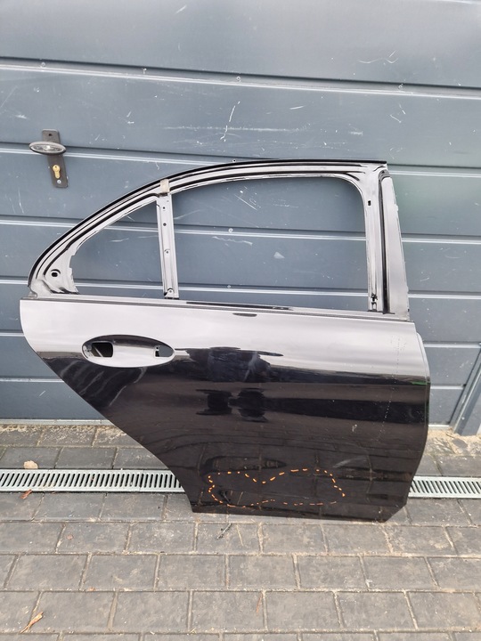 фото №1, C-klasa w205 sedan дверь зад правые