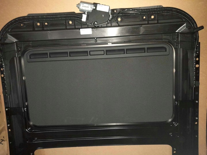 фото №13, Audi a6 sedan c7 4g рестайлинг люк 4g5877041g бежевая чёрная накладка 28km