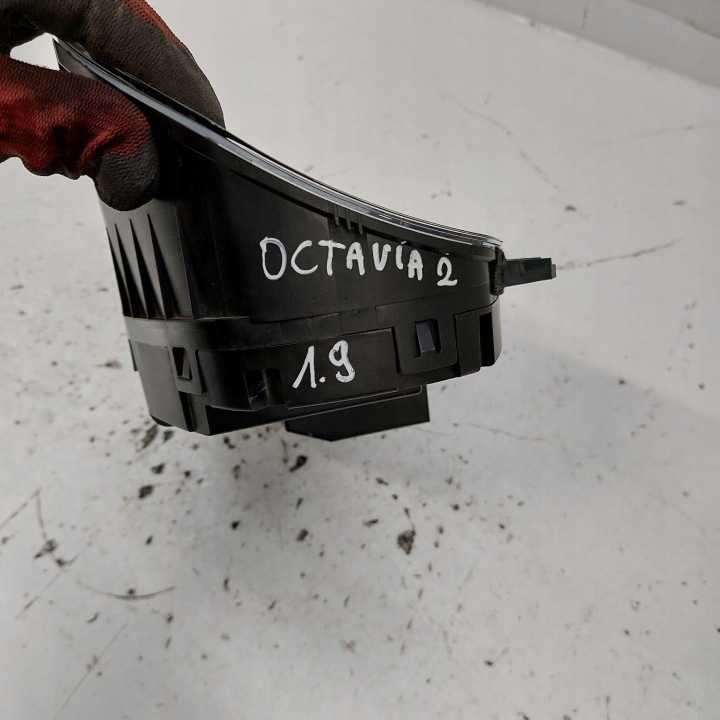 фото №8, Skoda octavia 2 ii 1,9tdi панель приборов 1z0920812h