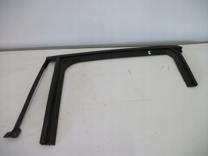 фото №1, Прокладка рамка дверь левый зад renault clio v 823317890r