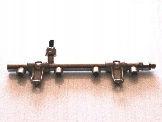 фото №1, Audi a5 планка вприскувальний 2 0tfsi f5 практично нова 06l133317n