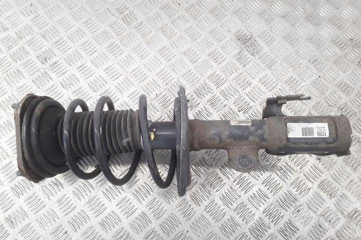 фото №9, Амортизатор переднє правий toyota avensis estate _t27_ 4851005310 1.8l
