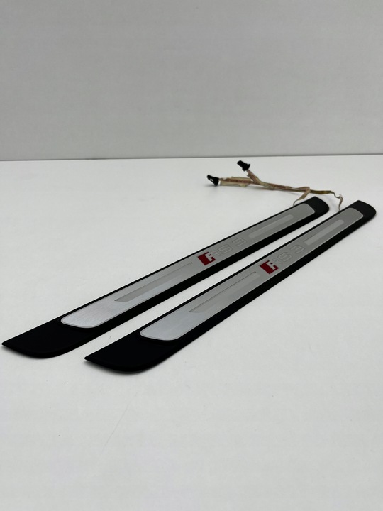 фото №1, Audi rs3 8y планки накладки порогові комплект led 8y0947417b