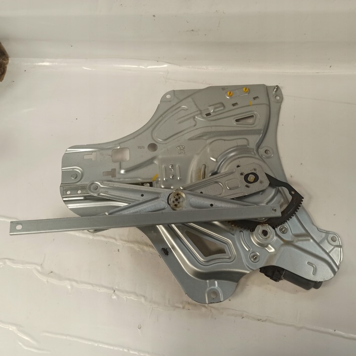 фото №16, Hyundai ix35 підйомник скло праві перед 4 pin eu 81320-2y000