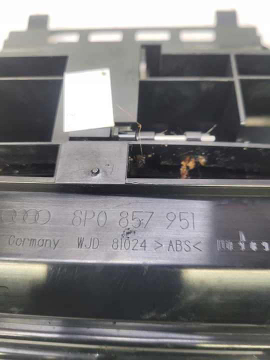 фото №7, Пепельница перед audi a3 8p рестайлинг 8p0857951 5