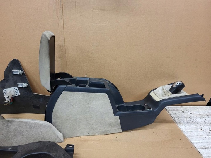 фото №14, Skoda octavia ii 04-08r hb подлокотник туннель бардачок комплектный светлый beż