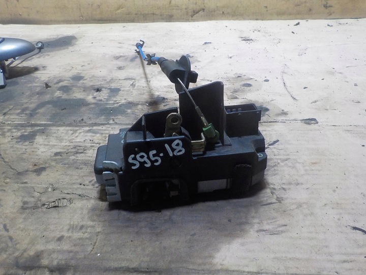 фото №1, Замок дверь правый перед saab 95 1.9 tid