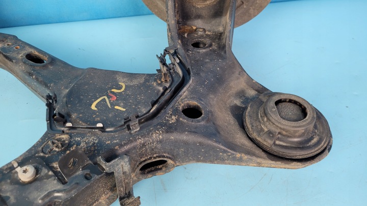 фото №14, Opel vivaro поворотна опора ричаг правий зад 9807504980