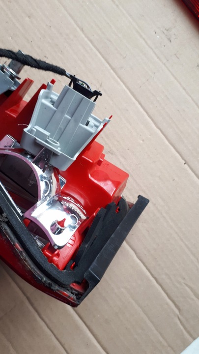 фото №11, A4 b8 s4 лампа led левая левый зад w крышка багажника универсал