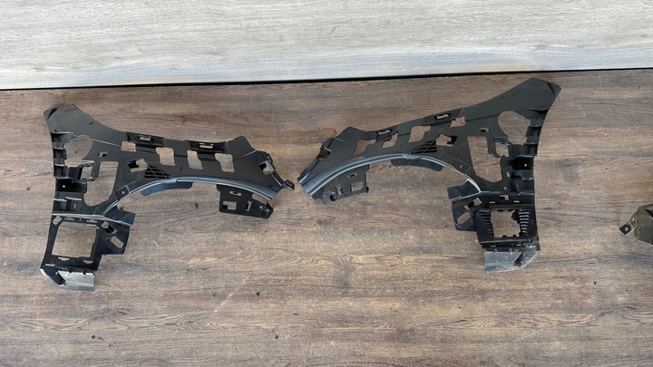 фото №1, Mercedes c-klasa 206 ползун бампера левый перед a2068851501 a2068851601