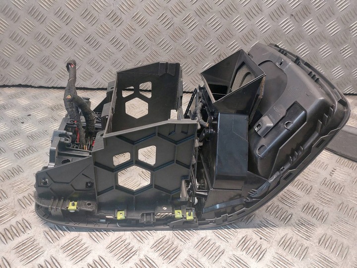 фото №7, Рамка средняя консоли корзина радио 2 din vw jetta v 1k0819743a 1k0858089