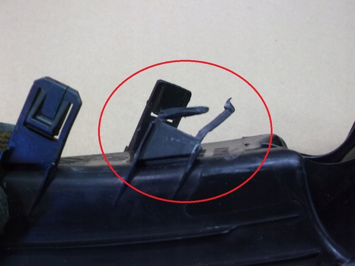 фото №3, Auris i 06-09 решётка рамка бампера правый перед