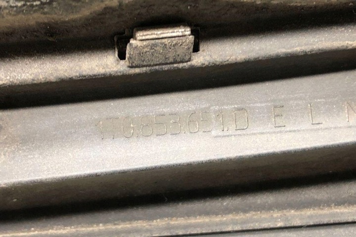 фото №8, Решітка радіатора vw touran 1t3 1t0853651d 2.0l дизель 103kw 2008