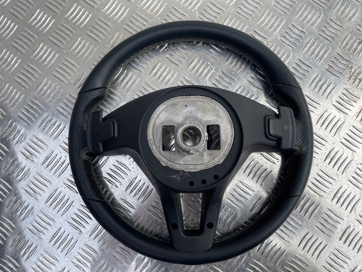 фото №11, Руль кожа лепестки x204 w117 w218 w246 белая nić