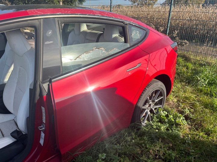 фото №1, Tesla модель 3 рестайлинг дверь задние левая комплектные 2022 jak новое ppmr