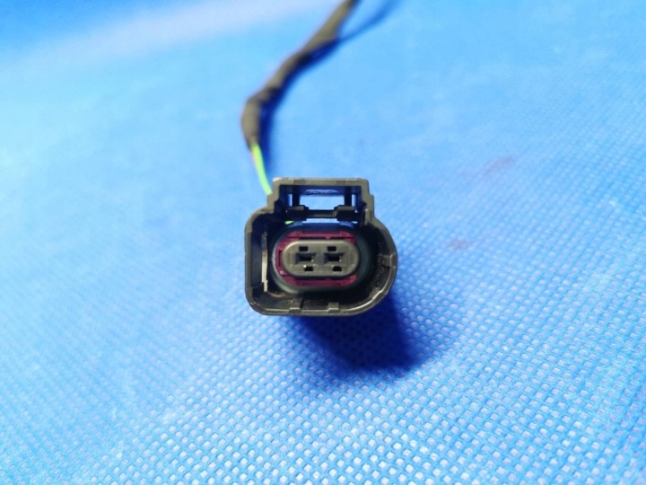 фото №9, Разъём штекер жгут 2-pin оригинал audi a3 8y 8k0973702